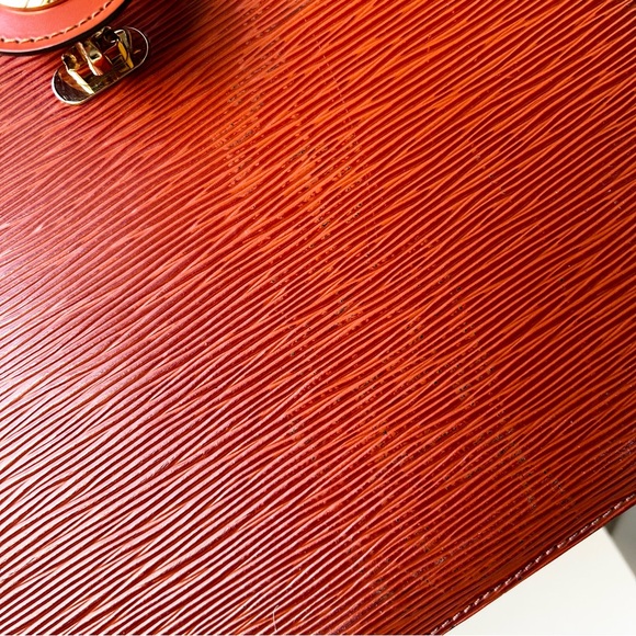 Louis Vuitton Vintage Capucines - Picture 14 of 17